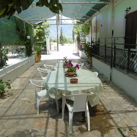 Astra House Parálion Ástros